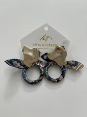【新品】ACCOMMODE スカーフ付き サークルピアス｜変形プレート ゆらゆら 大人可愛い ニュアンス感 ネイビー 遊び心 アコモデ レディースのサムネイル