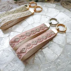 No.307 (ピンク)『インド刺繍ハンドストラップ』キーホルダー　バッグチャーム　スマホストラップ　インド刺繍アクセサリー