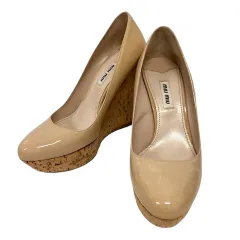ミュウミュウ miumiu パンプス ウェッジソール アーモンドトゥ エナメル 無地 37 1/2 ベージュ