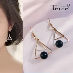 卒業式 入学式 ピアス フックピアス ブラック 黒 ゴールド 金 ボール ダブル 2連 トライアングル 三角形 かわいい 人気 おしゃれ 大人可愛い シンプル 普段使い お出かけ パーティー 二次会 デート フォーマル 新生活 春コーデ 入園式 卒園式 母の日