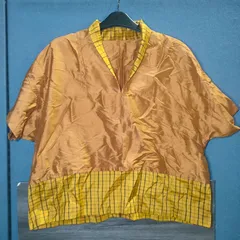 33【リメイク】古布 黄八丈 ドルマン トップス くるみボタン 黄土色 切り返し 薄手 着物地 ハンドメイド  アンティーク ビンテージ 和装 着物 浴衣 手作り 和服  昭和 レトロ 婦人 一点物 JAPAN 日本 シルク 絹 チェック 格子 Vintage