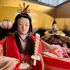 新品☆桜の唄会☆極上王朝絵巻雛☆正絹☆一刀彫り木手☆桐胴☆純金仕上げの天冠付☆大人のための雅な極上絵巻雛☆雛祭り☆雛人形☆お雛様☆平安朝ドールハウス☆伝統工芸品☆純木工芸☆親王飾り☆光る君へ ☆親王飾りと雛道具一式