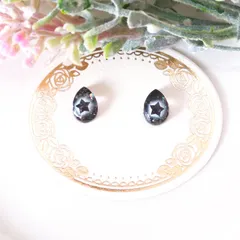 no.399　レジン　小さい　しずく型　黒ラメ　星　ピアス　イヤリング　ハンドメイド