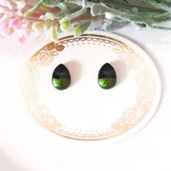 no.398　レジン　小さいしずく型　バイカラー　緑　ピアス　イヤリング　ハンドメイド