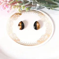 no.396　レジン　シンプル　しずく型　ブラック　ゴールド　小さいピアス　イヤリング　ハンドメイド