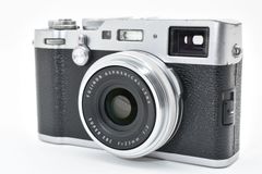 FUJIFILM X100T 充電器付き (シャッター回数700) FUJIFILM X100T 充電器付き (シャッター回数700) - メルカリ