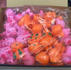 サトちゃん&サトコちゃん 貯金箱ドジャースver. - メルカリ