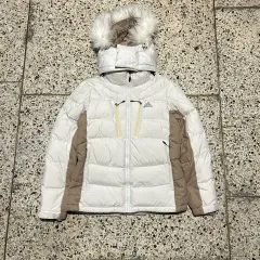 アディダス(ADIDAS) クリーム ショートダウン ジャケット