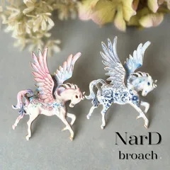 西洋陶磁器調のペガサスブローチ　大きめ アンティーク調 ヨーロピアン 豪華 華やかアート 芸術 馬 動物 生き物 かわいい 可愛い 個性派 存在感 モチーフ アニマル カジュアル 新品 大人 コサージュ ギフト プレゼント 新品未使用 NerD