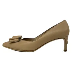 FERRAGAMO/SalvatoreFerragamo(サルバトーレフェラガモ) パンプス 4 1/2 D レディース - ベージュ アウトソール張替済 レザー