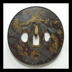 ★肥後名品　鉄地竪丸形雲龍図鐔　志水甚五？　鍔　毛彫　金銀布目象嵌　両櫃孔　赤銅覆輪　肥後金工　刀装具　拵　外装　桐箱入　【鐔34】　SDA