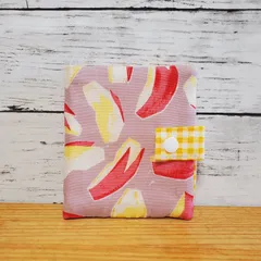 ハンドメイド ポケットいっぱいポーチ(ポケットティッシュ入れ付き)うさぎりんご柄