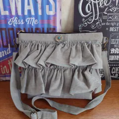 128☆USEDデニムリメイク☆2段フリル☆ショルダーバッグ☆ジーンズリメイク☆ジーパンリメイク☆