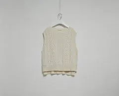 ケーブル ニットベスト