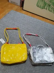 CHARLES & KEITH チャールズアンドキース 正規品 バッグ 2個 まとめ売り ユニークで本当にきれいです 写真に写っているもの