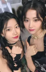 【中古】コレクションカード(女性) LE SSERAFIM/HUH YUNJIN(ホ・ユンジン)・KAZUHA(カズハ)/CD「UNFORGIVEN(初回限定盤B)」(UPCH-89540)初回プレス封入特典ユニットセルフィーフォトカード