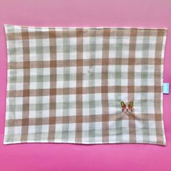【福祉施設制作】くま作　ふきん　「ガーゼふきん（グリーン×ベージュ チェック柄×レンガ色犬）」NO.4809　P（弐）