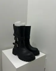 バックル ストラップ ブラック ミドル ブーツ 240