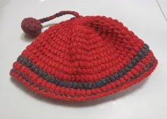 ニットキャップ ボンボン付き レッド×グリーン系 ハンドメイド風 帽子