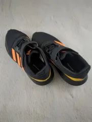 adidas / スニーカー