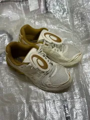 アシックスxTHE MUSEUM VISITOR ザミュージアムビジター ゲル カヤノ14 クリーム ミネラルブラウン 250