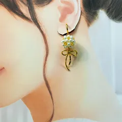 イヤリング　クラシックパール・リボンドロップ　リボンパーツ　白　同窓会　デート　大人可愛い　結婚式　卒業式　入学式　送料無料