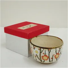 色絵紅白梅茶碗（箱付）  茶道 抹茶 おしゃれ 抹茶茶碗 抹茶碗 和食器 レトロ 茶器 骨董 茶わん 茶会 茶の湯 2月 1月 冬