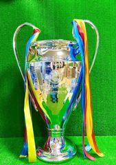 UEFAチャンピオンズリーグトロフィー、歴代優勝クラブ名刻印、リボン