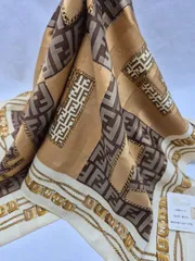 【新品】FENDI レディースハンカチ大判サイズ ミニスカーフ おひざ掛け