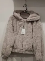 【新品タグ付】GRL フード付きファーブルゾン pp246 ベージュ 人気カラー