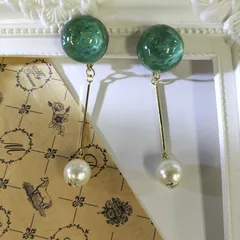 惑星とその衛星のイヤリング　ハンドメイド　oh-02060