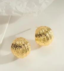 メタル質感 ゴールド ピアス｜小ぶり｜大人カジュアル