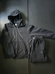 ナイキ ソロ スウッシュ ジップアップ フーディー ブラック