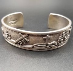 専用Navajo Aaron Anderson チゼルワーク バングル 21mm 専用Navajo Aaron Anderson チゼルワーク バングル 21mm - メルカリ