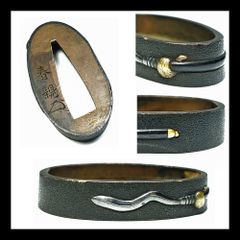 銅地容彫伊勢海老図目貫 無銘 高肉彫 毛彫 金着せ 細密金工 刀装具 桐