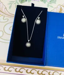 スワロフスキー　Swarovski ピアス&ネックレス セット