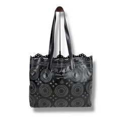 プラダ　PRADA パンチングレザー　トートバッグ　ポーチ付き　カットワーク　ブラック　黒　レザー