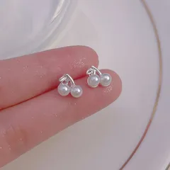 上品なつやを放つ  ミニパール   耳元で可憐に揺れる 華奢  大人可愛い  シルバーカラーピアス  デイリー  フォーマル  万能アクセサリー  上品