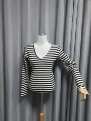 ユア ストライプ VネックTシャツ