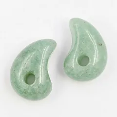 勾玉 アベンチュリン 2個 約18×12mm 穴径約3mm グリーン 緑色 天然石 魔除け お守り パワーストーン ビーズクラブ