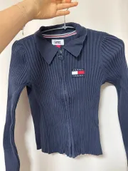 Tommy Jeans スリムフィット タイトカーディガン