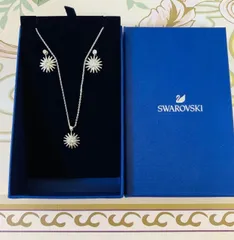 スワロフスキー　Swarovski ピアス&ネックレス セット