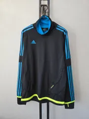 アディダス ブラック タートルネック Tシャツ