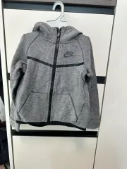 ナイキ ジップアップ フード グレー 4T 110まで オススメ