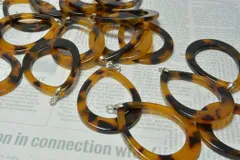 4個 金具付 アクリル しずく フレーム ブラウン チャーム 大 シルバー べっ甲 マーブル 43mm パーツ ハンドメイド ビーズクラブ