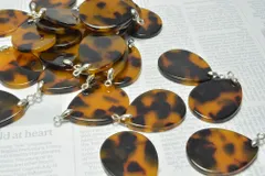 4個 金具付 アクリル しずく プレート ブラウン チャーム 小 シルバー べっ甲 マーブル 33mm パーツ ハンドメイド ビーズクラブ