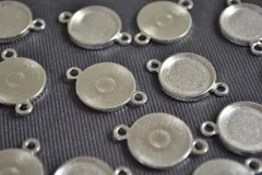 レジン ミール皿 円小 ２カン 古代銀 10個セット フレーム 24mm 台座 フレーム メタルパーツ ビーズクラブ