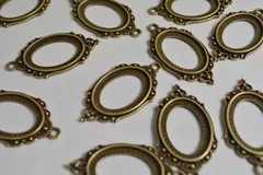 ビーズクラブ レジン枠 楕円 デザイン 金古美 10個 空枠 フレーム レジンフレーム 素材 ハンドメイド カン付き