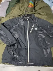 オークリー アークテリクス コラボ ブラック ウィンドブレーカー 팔분리형 ジャケット 日本直購入