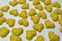 チェック柄 ハート カボション イエロー 22mm 2個 ピアス イヤリング ボタン パーツ ビーズクラブ